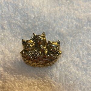 Avon Gold Cat Brooch